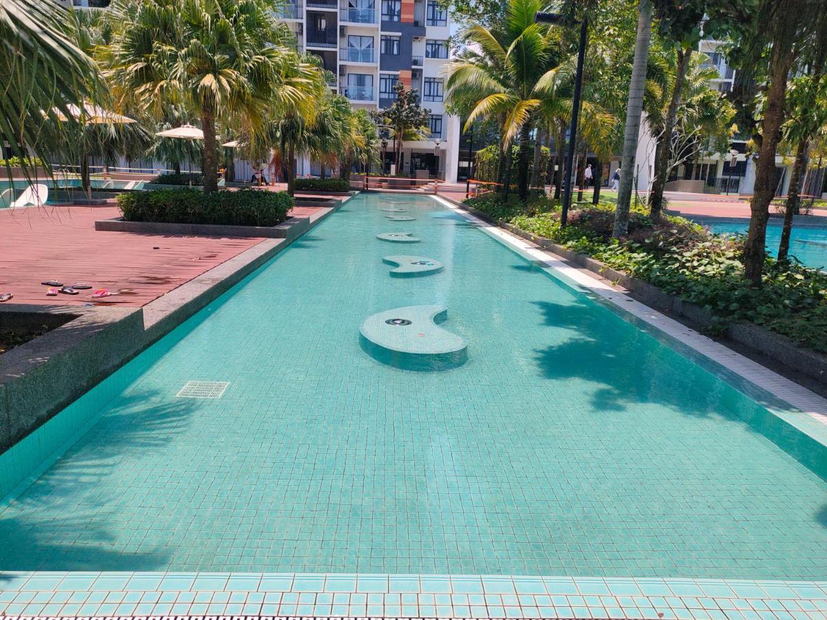 Timurbay Seafront With Netflix By Dewirasuite Hillview Apartment Kuantan