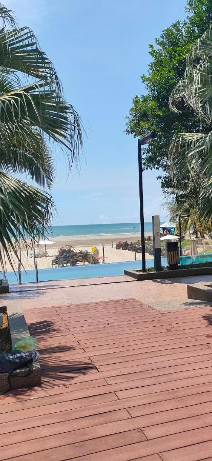 Timurbay Seafront With Netflix By Dewirasuite Hillview